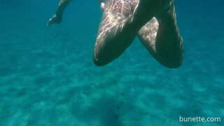 Kauhoe ki toku reke mono i roto i te moana