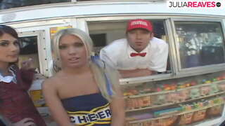 Jäätise müüja teeb threesome kurat oma jäätise van