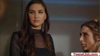 Charlotte Stokely yanelisa yakhe ifuna kwaye yena nkqu uncedo Silvia Saige