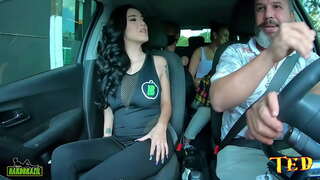 Elle são paulo nue dans la voiture et veut faire son premier film porno