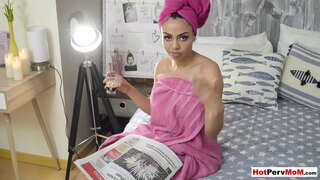 Kubwa tits latina cougar mommy wanaoendesha juu yake stepsons dick