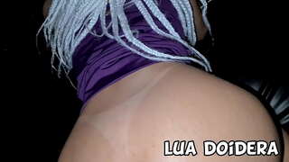 Novinha do Rio de Janeiro Lua Doidera no glory hole na festa de swing e fez meerdere mannetjes gozarem na punheta e boquete