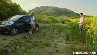 ���ლუბლის მისცა Sam სლიპინა და სანთელი მისი კონდახით მისთვის დარტყმა