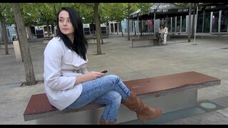 Sèrvant ador pip yon anpil