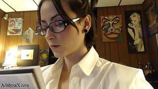 AdalynnX-ខ្វ Fisty ស្រីសិស្សសាលា ២