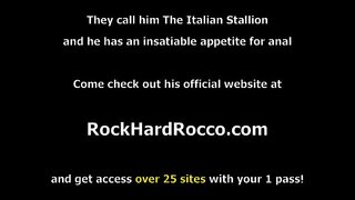 Prostitueret stepteen ønsker at være ligesom hendes stedmor,de begynder at kysse og slikke hinandens fisse.Pludselig hendes stepdad kommer,i stedet for at blive vred, at han lader dem suge hals hans store pik.Til gengæld er han knepper stepteens fisse og wifes stramme saftige røv.