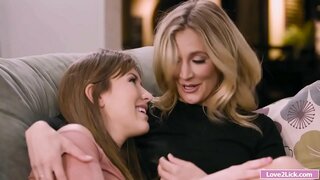 Stepmom mahazo ny boriky fingering sy resin &#039; zana-badiny